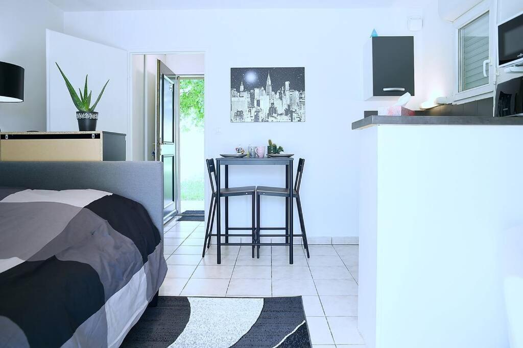 Studio Fonctionnel A Proximite De Toulouse Leguevin Luaran gambar